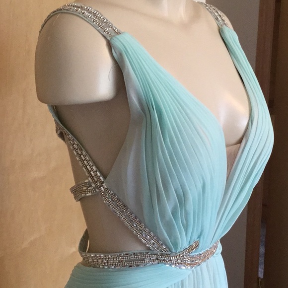 Terani Couture Exclusive design $100 - Picture 3 of 12